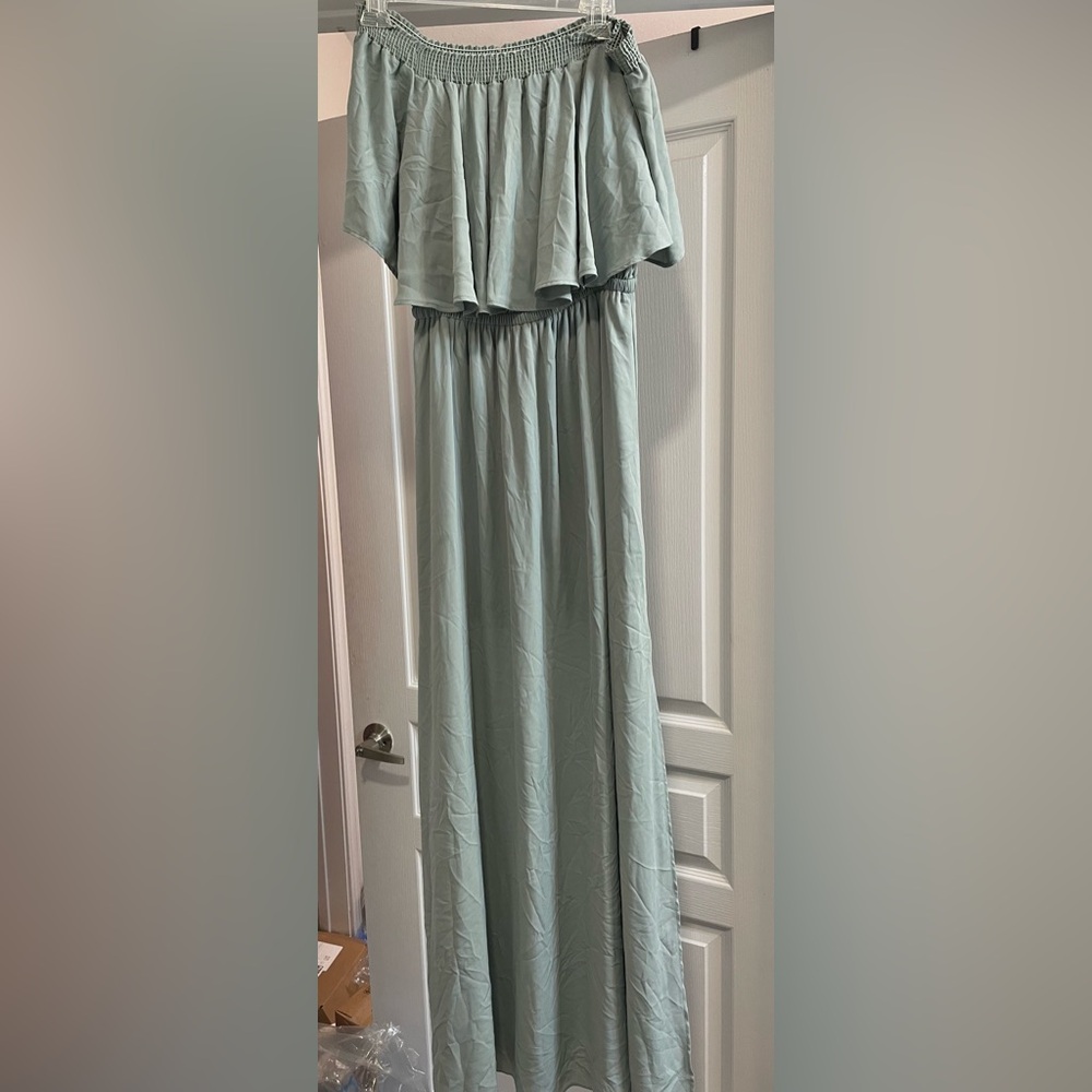 Show me your mumu hacienda maxi dress. Color is a sage green. Elastic waist band